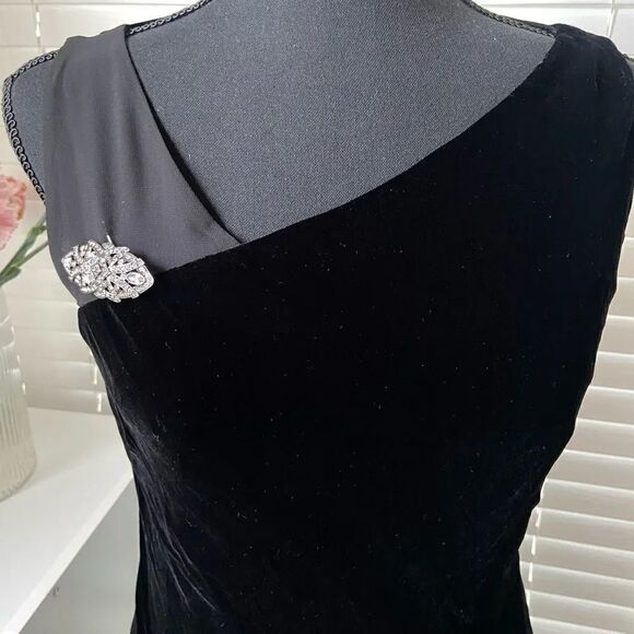 Lafayette 148 NY Black Velvet Maxi Dress Sz 4 with Brooch Christmas New Year - Picture 3 of 11